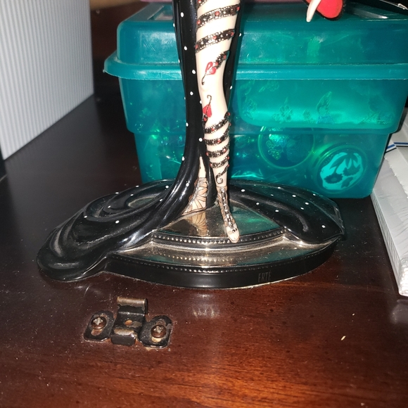 Vintage House of Erte Fine Porcelain Figurine - Picture 9 of 9